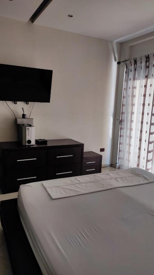 Lolu Apartment Plus Privat Parking Vlore Bagian luar foto