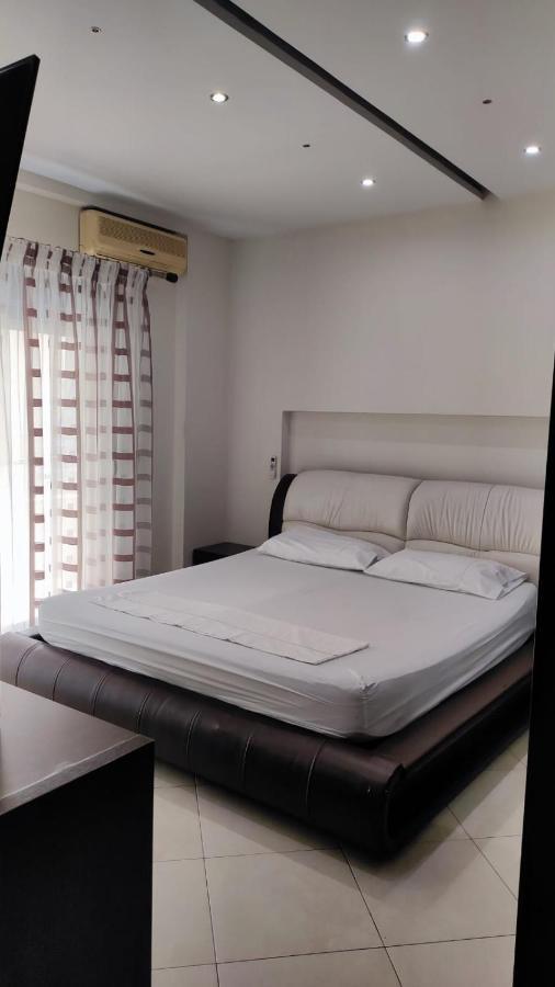 Lolu Apartment Plus Privat Parking Vlore Bagian luar foto