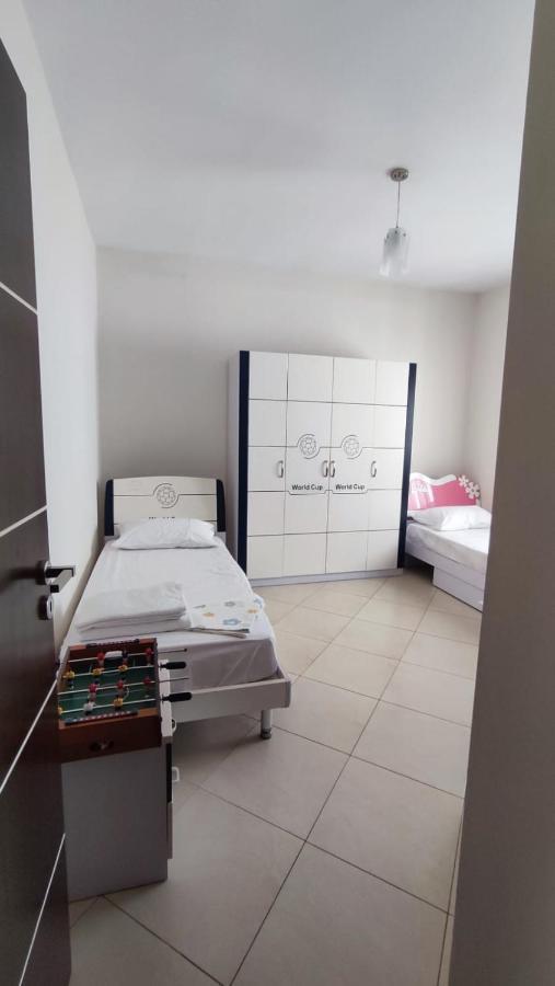 Lolu Apartment Plus Privat Parking Vlore Bagian luar foto