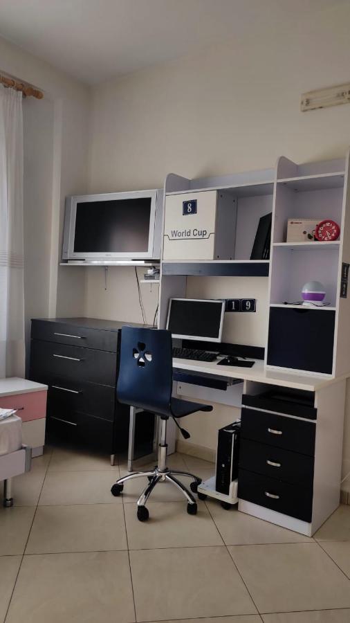 Lolu Apartment Plus Privat Parking Vlore Bagian luar foto