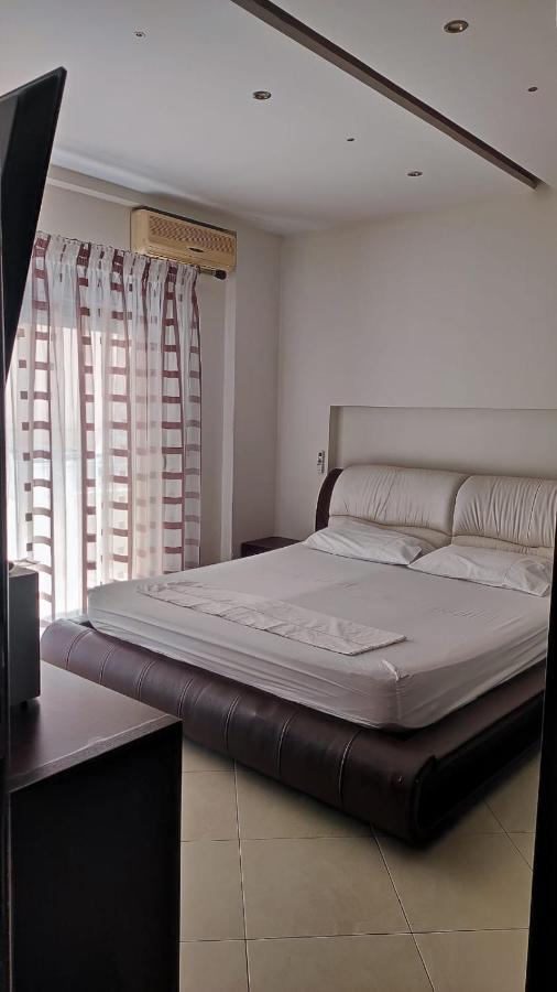 Lolu Apartment Plus Privat Parking Vlore Bagian luar foto