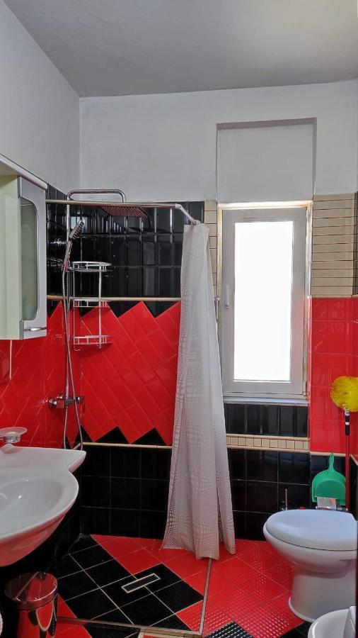 Lolu Apartment Plus Privat Parking Vlore Bagian luar foto