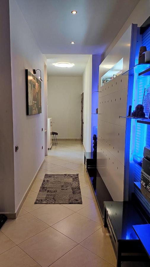 Lolu Apartment Plus Privat Parking Vlore Bagian luar foto