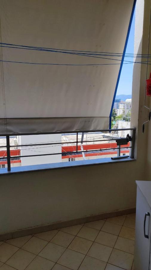 Lolu Apartment Plus Privat Parking Vlore Bagian luar foto
