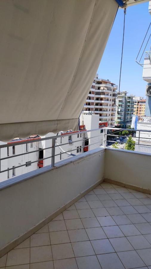Lolu Apartment Plus Privat Parking Vlore Bagian luar foto