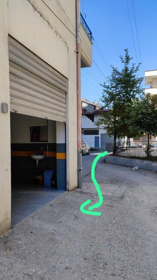 Lolu Apartment Plus Privat Parking Vlore Bagian luar foto