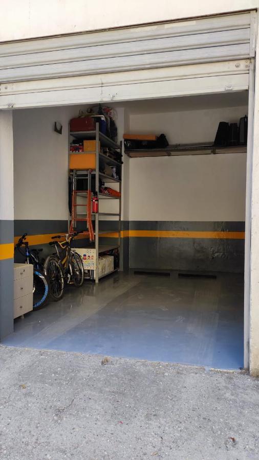 Lolu Apartment Plus Privat Parking Vlore Bagian luar foto
