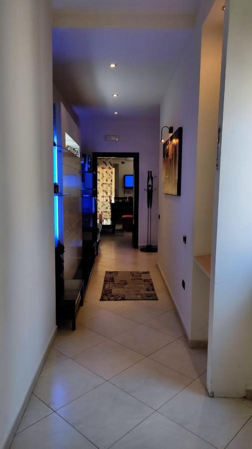 Lolu Apartment Plus Privat Parking Vlore Bagian luar foto