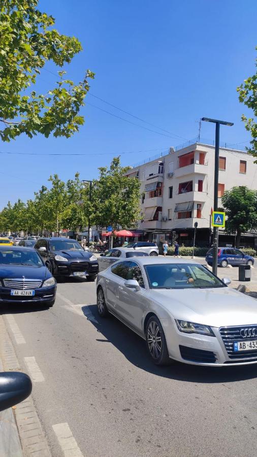 Lolu Apartment Plus Privat Parking Vlore Bagian luar foto